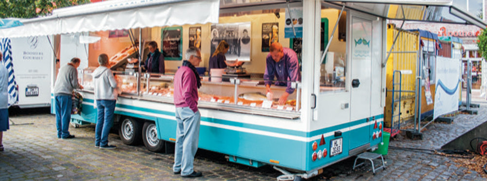 Gross Fische Lübeck - der  Fischwagen auf dem Wochenmarkt